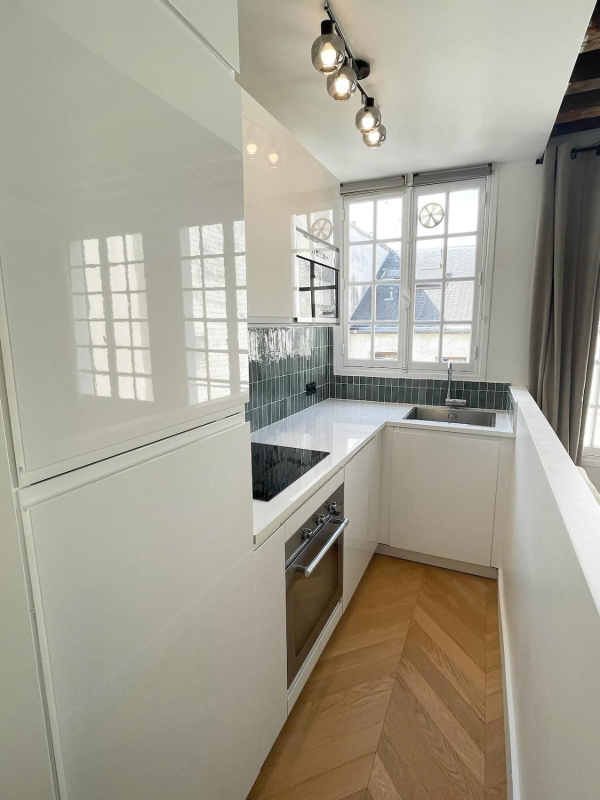 Appartement Renovated Centre Paris-24m Parijs